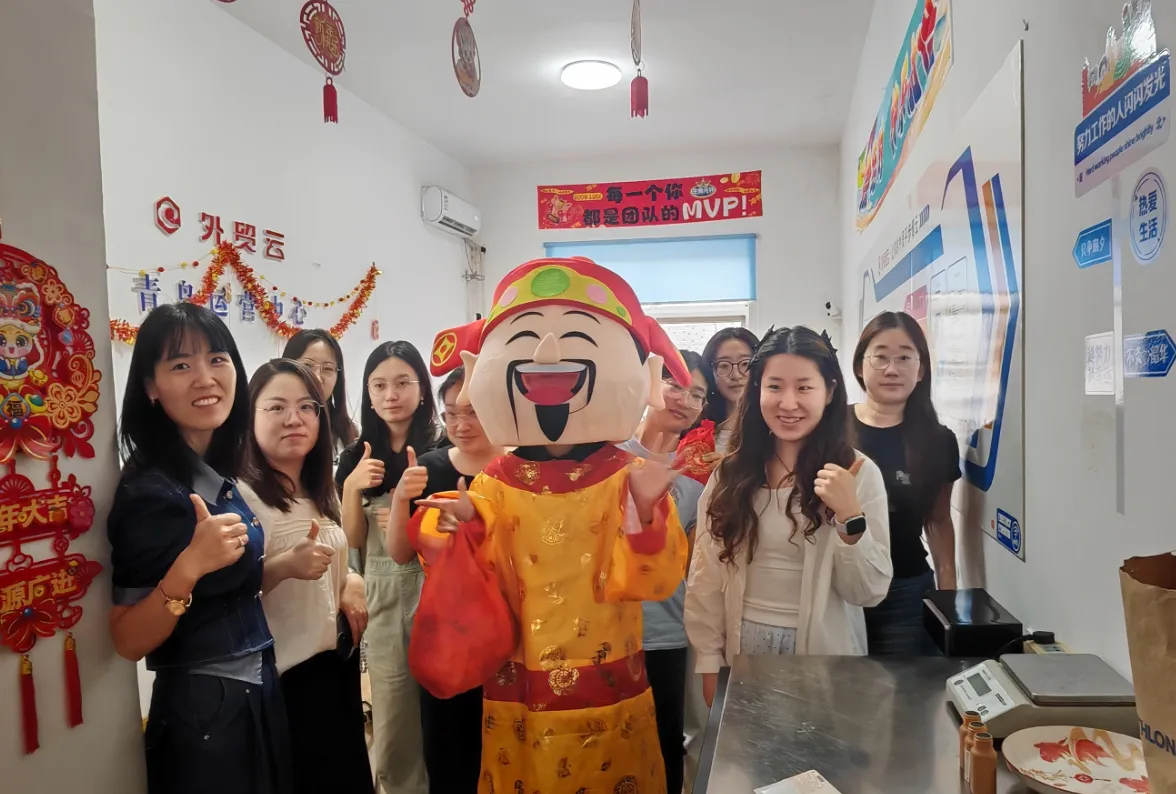 জেমেইজি সম্পদ উত্সবের God শ্বরকে সেলারেট করে