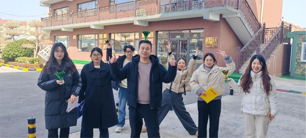 জেমেইজিয়া লাইভলি শাটলকক কিকিং কার্যকলাপ।